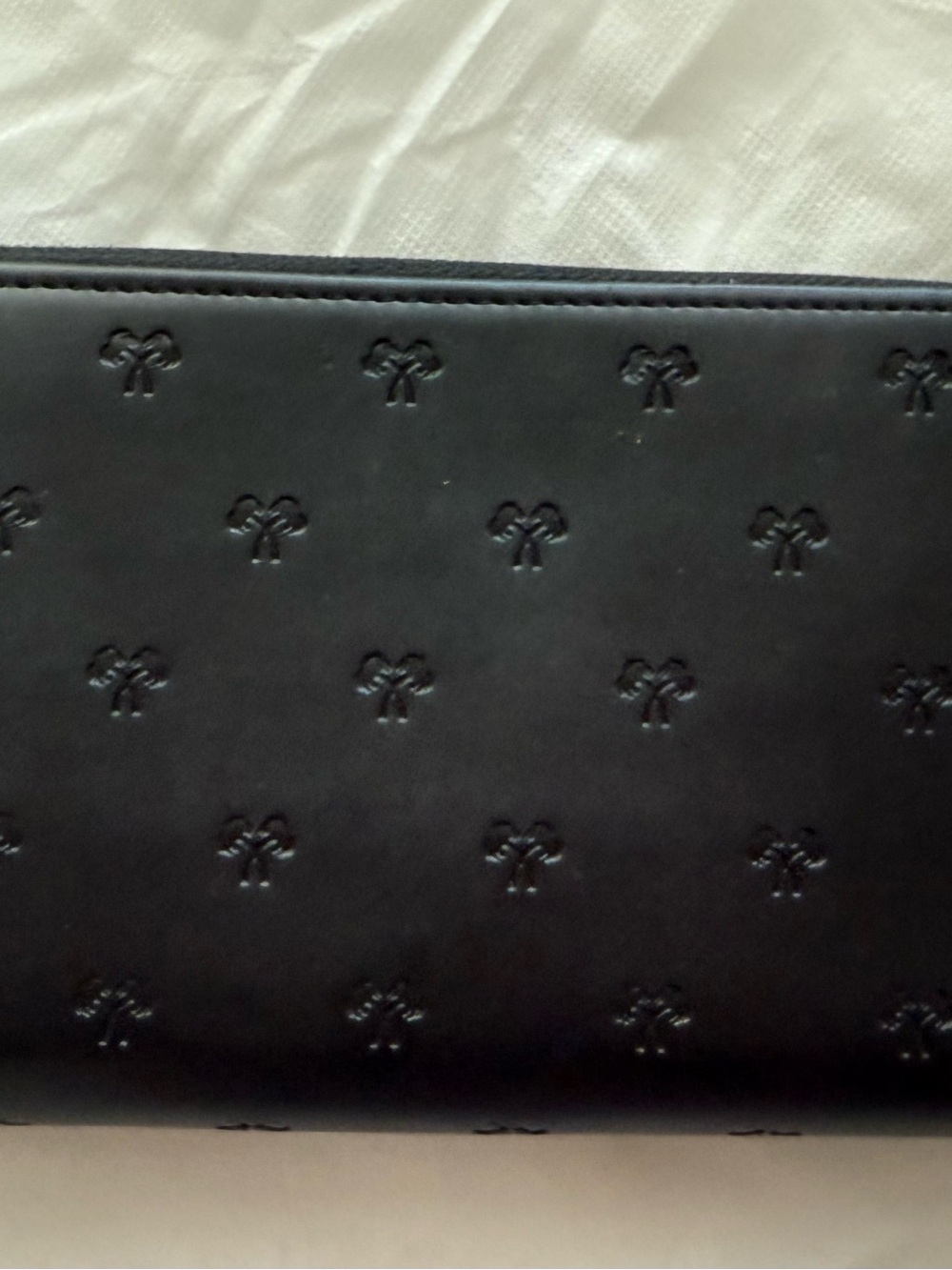 Embossed Clover Pattern Black Leather Wallet